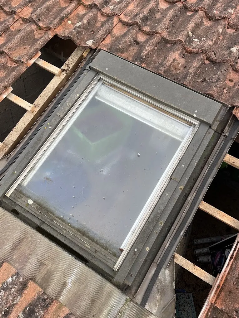 Velux déposé pour refaire l’étanchéité